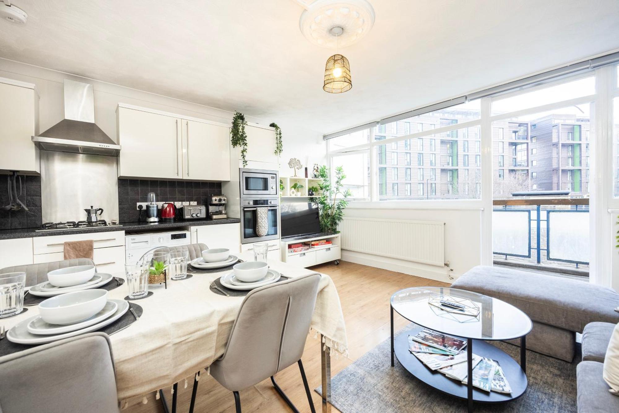 Trendy 4 Bed Near Vibrant Shoreditch W Balcony And Walking Distance To Tube Londra