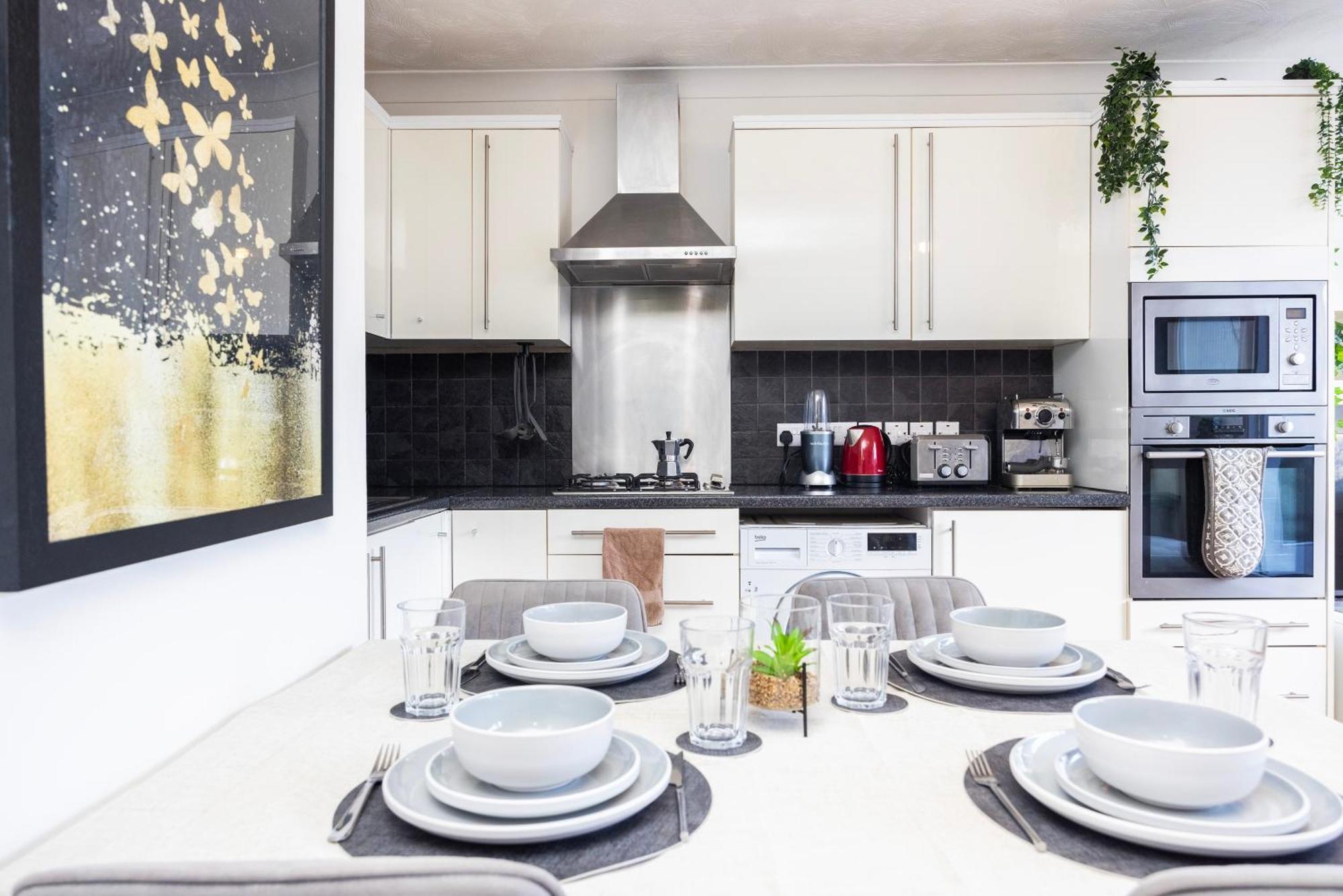 Trendy 4 Bed Near Vibrant Shoreditch W Balcony And Walking Distance To Tube Londra