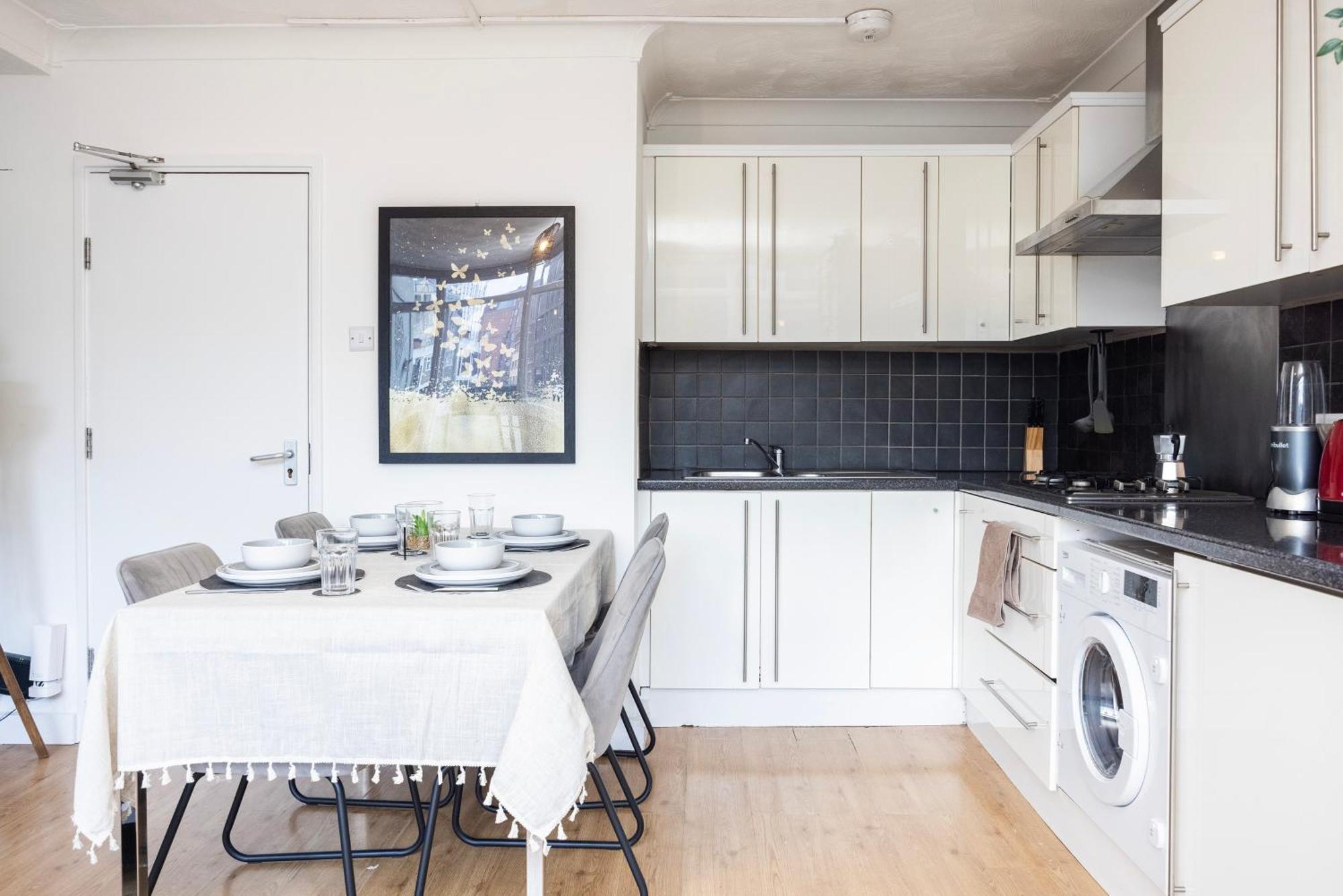 Trendy 4 Bed Near Vibrant Shoreditch W Balcony And Walking Distance To Tube Londra