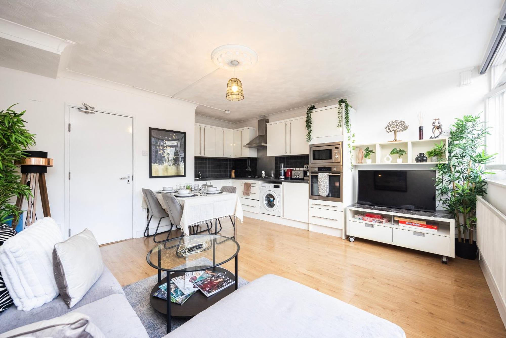 Trendy 4 Bed Near Vibrant Shoreditch W Balcony And Walking Distance To Tube Appartamento