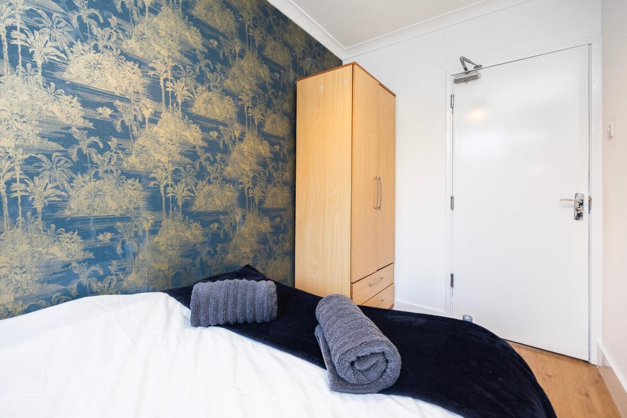 Trendy 4 Bed Near Vibrant Shoreditch W Balcony And Walking Distance To Tube Londra